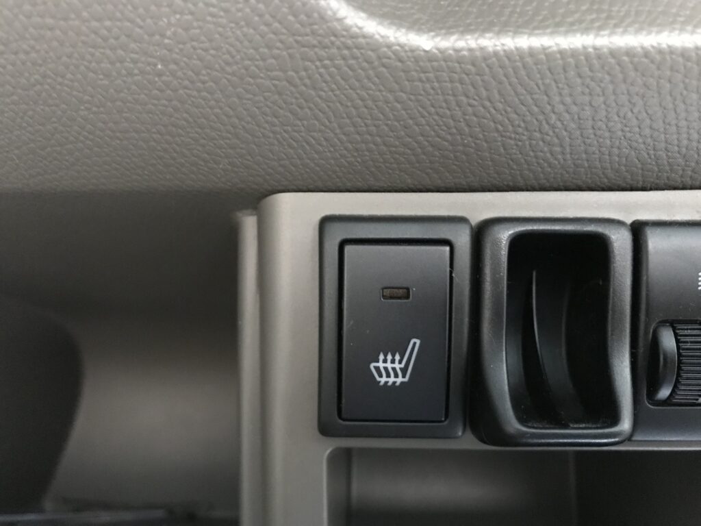 車のシートヒータースイッチ
